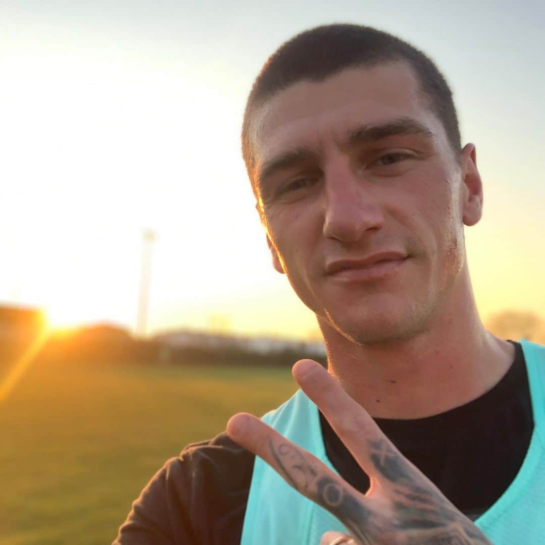 ミケーレ・カンポレーゼのインスタグラム：「After training sickness 🏃‍♂️ #pickoftheday#training#stanchezza#vecchiaia#MC31」