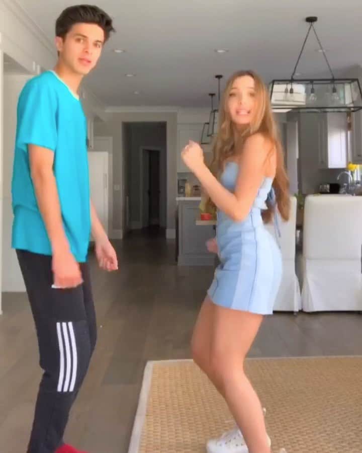 Brent Riveraのインスタグラム：「I got her good at the end 😂 @lexibrookerivera」