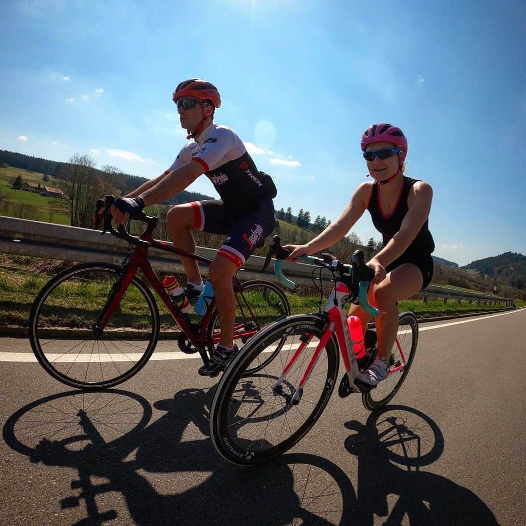 ルーベン・ブロマールトのインスタグラム：「How do you stay in shape? ⛰☀️🚴‍♂️ @hannah_helena_  #oberstdorf #allgäu  #trek #trekbikes #trekcycling #treksegafredo  #radsportheckmair」