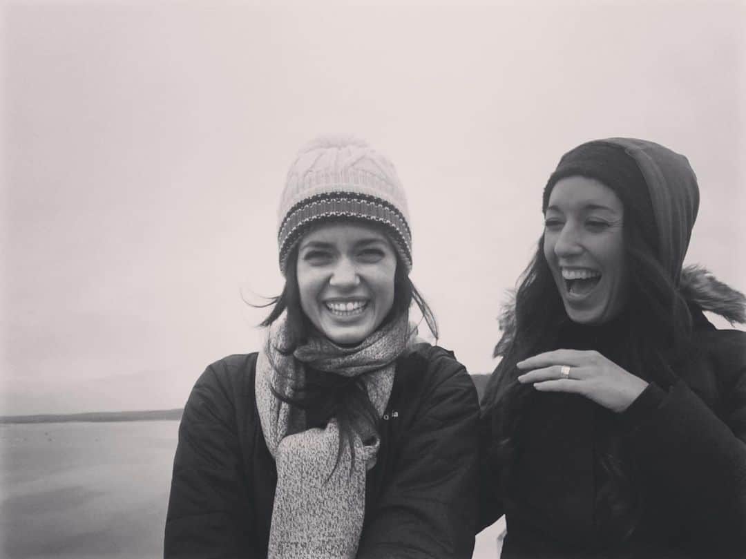 トーレイ・デヴィートのインスタグラム：「She steals all my stuff. Makes me laugh till I cry. Indulges all my long talks and odd behaviors. Has dance parties with me and is the best person to have on your side. ✨ Happy Birthday @alexandraferenc ! This picture sums us up perfectly! ❤️」