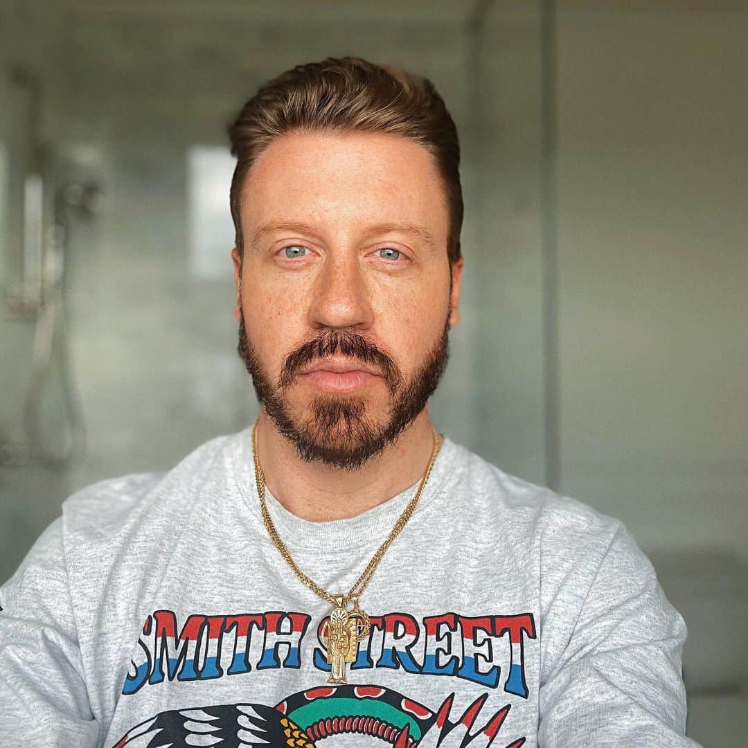 のインスタグラム：「Today’s tally... Workouts: 0.  Movies: 1.  Bacon: 3.  Coffee: 2.  Quarantine beard selfie number: who knows.  This life is getting weird.  Time to take my 12:45pm shower I guess.」