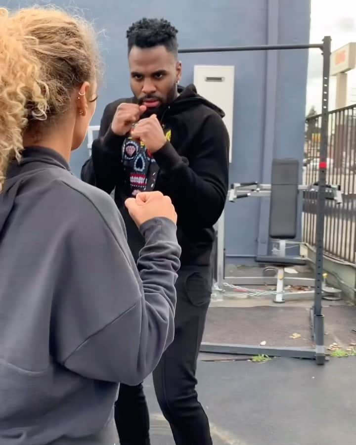 のインスタグラム：「Never underestimate your opponent👊🏽😜 @jasonderulo (TikTok @ jenafrumes )」