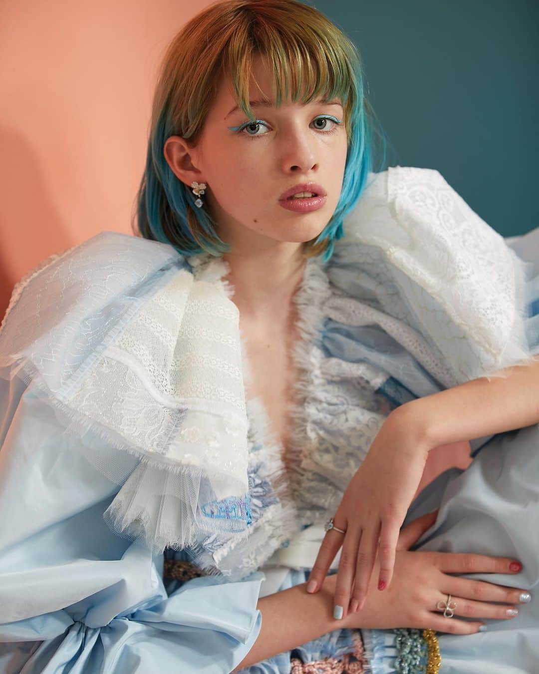 ミラ・ジョヴォヴィッチのインスタグラム：「My angel @evergaboanderson in her story shot by the uber talented @chrissbrenner for @flauntmagazine to promote her new movies @black.widow and “Peter Pan and Wendy”! Some of you have wondered whether it’s right for me to allow my child to work in the entertainment industry so young. I personally think the most important thing a parent can do is help their children find their passion. To do what makes them happy. That’s one of the most difficult things to find because “doing what you love” can be so elusive for most people. But after putting many obstacles in Ever’s way when she was much younger, she worked hard and persevered, never taking her eye off her goal which was to be an actress. There’s also the saying “the apple doesn’t fall far from the tree” and that’s very true in this case. Some people are very judgmental and say “oh of course it’s so easy for her being the daughter of an actress and director”. Well for sure it’s easier as she has us to guide her and she’s been raised on film sets her whole life. Connections are important in this industry and she’s got a leg up in that sense for sure. But as the old adage goes: you can bring a horse to water but you can’t make them drink. If Ever wasn’t extremely talented in her own right, no one would be putting her in movies because we’re her parents. In perspective, out of 22 auditions, she’s gotten 2 films so far. It’s not so easy to land a role. She’s got IT. She truly does and thank goodness for her that we can help her bypass the pitfalls that many young people stumble on in this business. So her talent is undiluted by superfluous distractions and she’s not taken advantage of by ill intentioned people. Will it be a difficult path? You better believe it. This industry eats you up and spits you out if you’re not on your game. But at the same time, if you love it and excel at it the way she does, if you take all comments positive and negative with a pinch of salt and remain level headed, not believing your own hype, it can be incredibly rewarding as well. And so it begins! We’re so proud of you Ever Gabo.❤️❤️❤️」