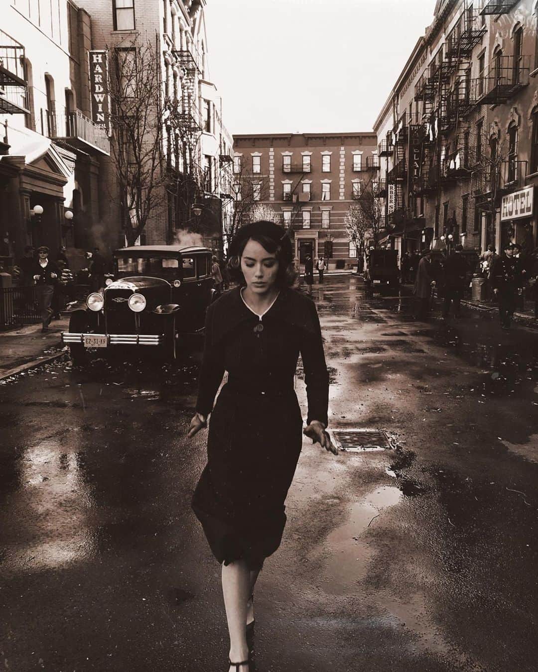 クロエ・ベネットのインスタグラム：「Oops. Oh no. How did these top secret season 7  bts photos that I’m not supposed to post, get on my Instagram?」