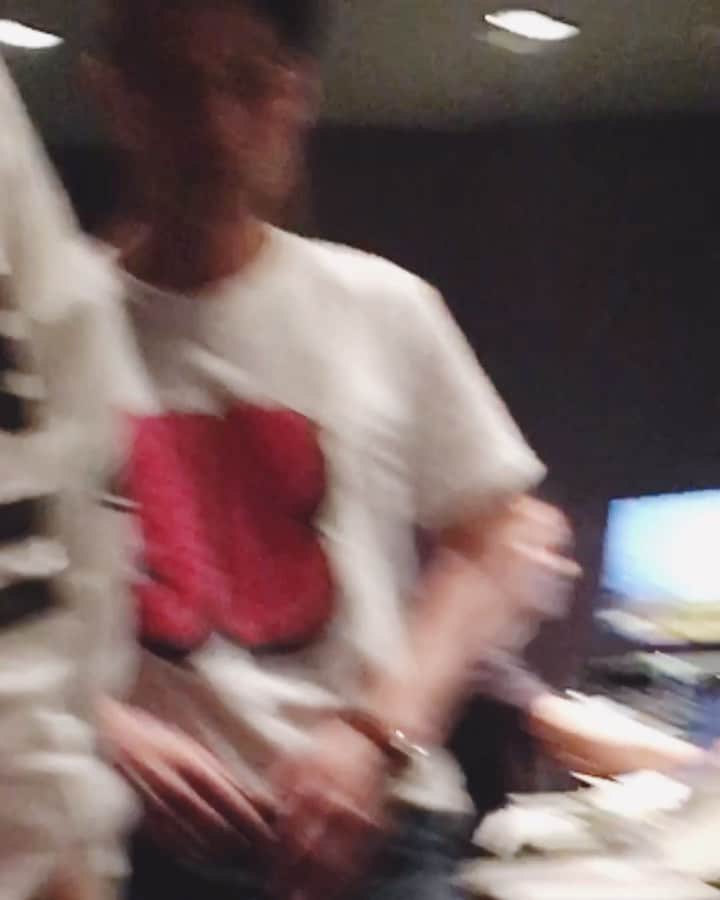 のインスタグラム：「Maku U Funky 〜柿P Remix〜の正しい楽しみ方🕺🕺🕺 #久保田利伸 #携帯ストックより  #にしても古い動画で #ごめんなさい🙏  #beautifulpeople」