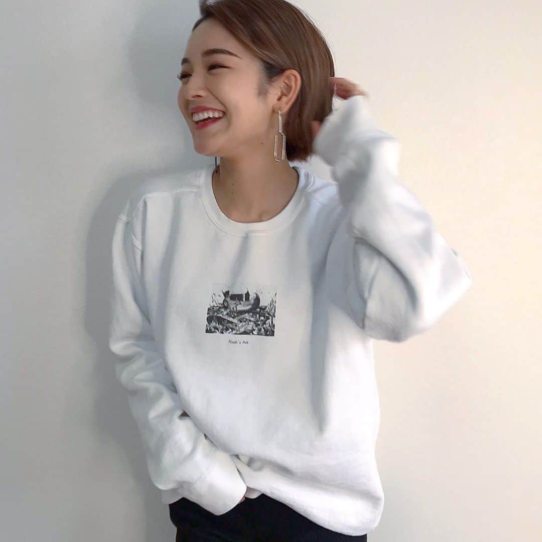 富久美玲のインスタグラム：「_ . 🆕 新作スウェット！ 今回のデザインも可愛いすぎる🥺✨ . @human_graphics  ▷Mサイズ .  #私服#身長152cm#mireistylecode#ootd#トップス#スウェット#humangraphics」