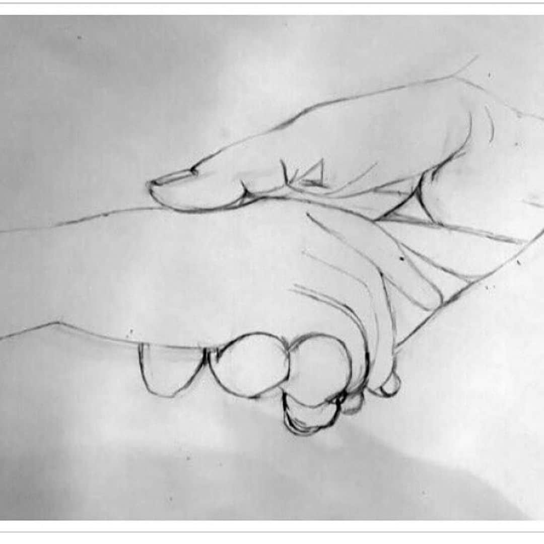 パメラ・アンダーソンさんのインスタグラム写真 - (パメラ・アンダーソンInstagram)「I fall in love with hands first ...」4月12日 17時05分 - pamelaanderson
