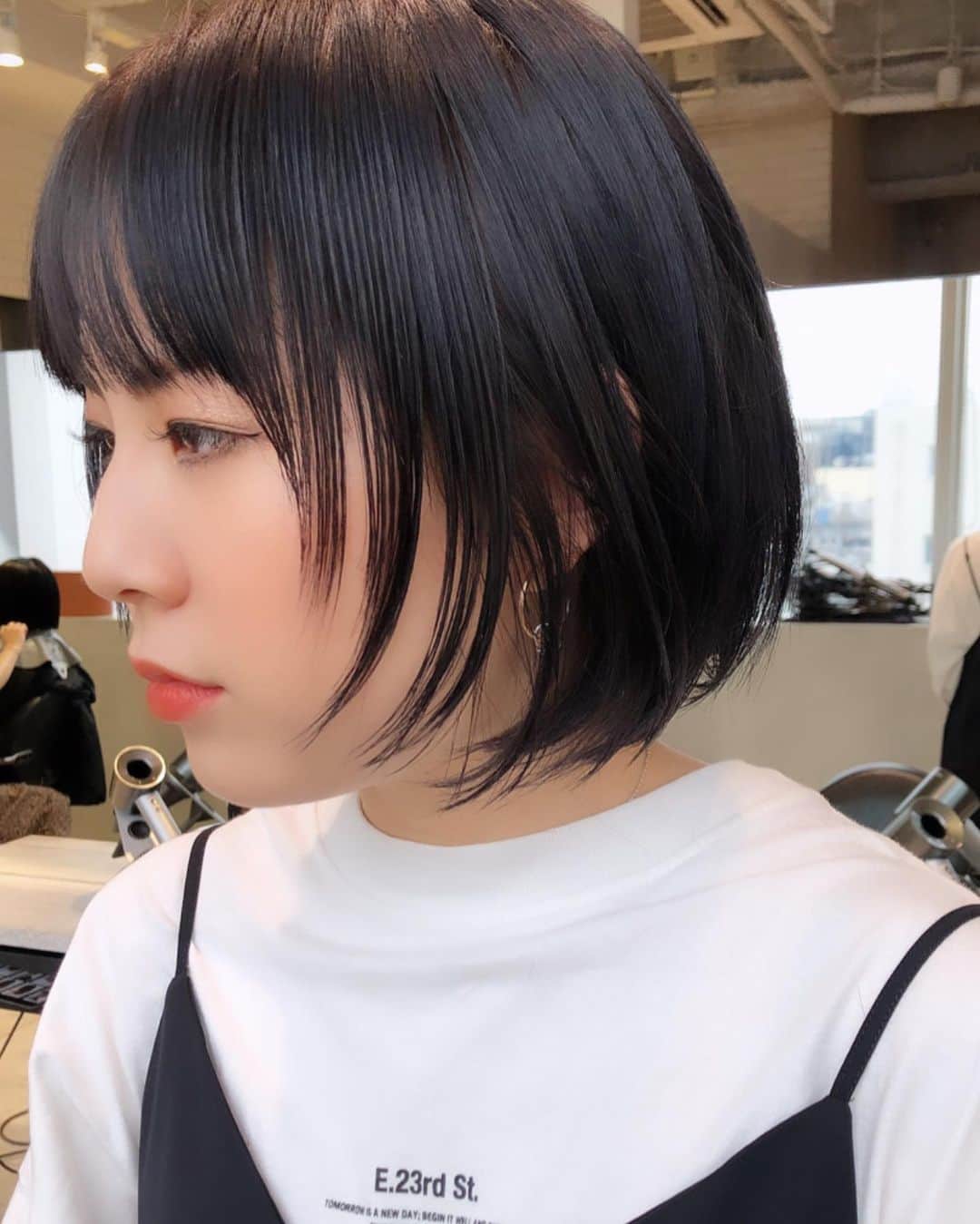 NATSUMI/渋谷店さんのインスタグラム写真 - (NATSUMI/渋谷店Instagram)「ガッツリウルフはこわい方🐺 キティレイヤーおすすめです🐱 ・ 顔まわりのアクセントで ストレートでもおしゃれ♡ ・ りょーな♡♡♡」4月12日 17時16分 - album_natsumi