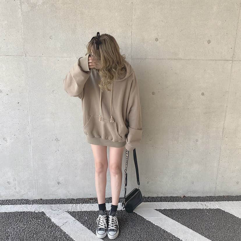 のインスタグラム：「・ この前の☝️ ootdの詳細はブログに書いてます♪ #ootd #パーカー #fdom #converse #コンバース #amail」