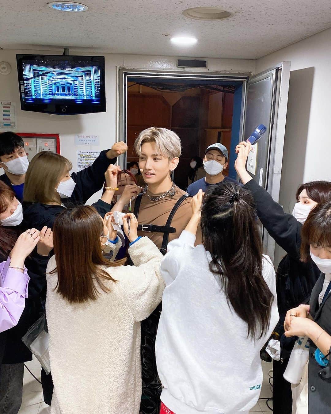 キュヒョンさんのインスタグラム写真 - (キュヒョンInstagram)「무려 9명의 케어를 받는 너란 남자는 대체.... #chocolate #MAX #최강창민 #東方神起 #인기가요 #새벽4시 #착한조교수님」4月12日 17時42分 - gyuram88