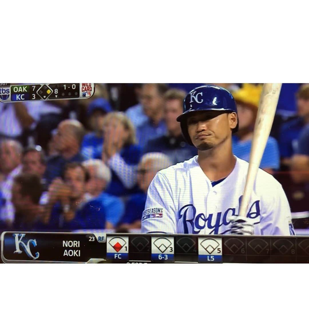 青木佐知のインスタグラム：「・ Facebook mlbjapan ワイルドカード視聴中！ @alcidesescobar2  ここからが劇的😭 #おうち時間」