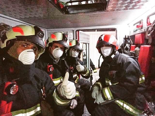 イグナシオ・セルキオのインスタグラム：「These are firemen from Buenos Aires, Argentina. Station 8 in Mataderos. #heroes 🚒 801 ... Bomberos de Buenos Aires, Argentina. Estacion 8 de Mataderos. #heroes 🇦🇷 Camión 801 ... #thankyou #stayhome #staysafe #gracias」