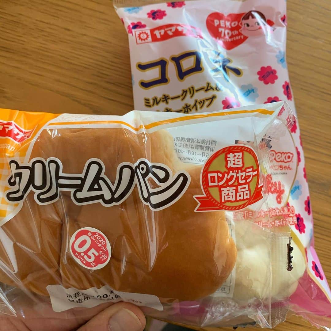 上原浩治さんのインスタグラム写真 - (上原浩治Instagram)「だって菓子パン、好きなんだもん　😝😝 #朝食 #菓子パン #コーヒーと一緒に」4月12日 10時39分 - koji19uehara