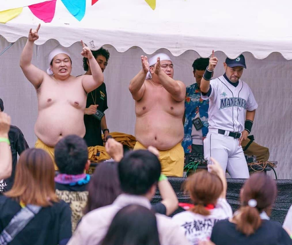 ニッチロー'さんのインスタグラム写真 - (ニッチロー'Instagram)「ロックに笑いに裸に野球  こんな楽しいイベントがいっぱい戻って来ますように。  #焼來肉ロックフェス #ロックフェス #ライオンヘッド　さん #ゆんぼだんぷ　さん #ニッチロー'」4月12日 11時11分 - nicchiro5.1