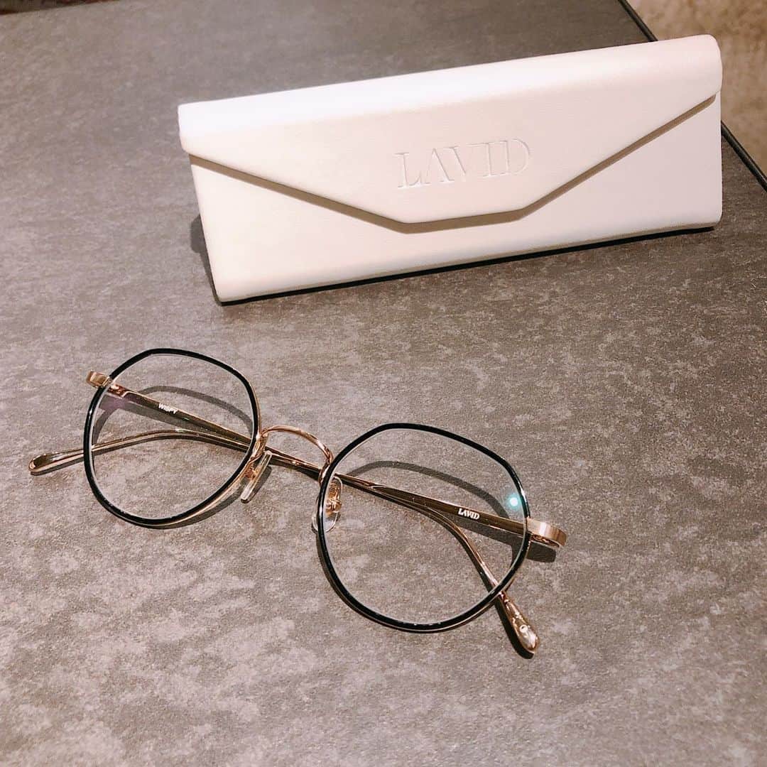 田中美里のインスタグラム：「お気に入りの眼鏡。  @lavid_eyewear  #eyewear  #lavid  #視力は良い方です #目をこすらないように #お互い気をつけましょうね」
