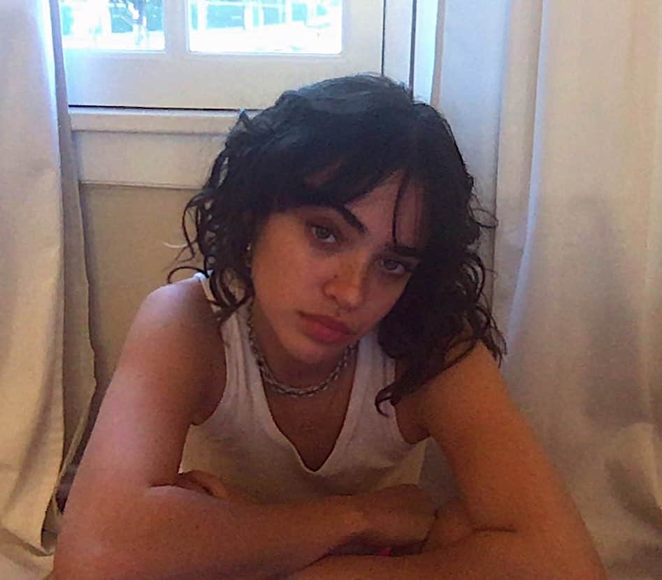 ルナ・ブライズ・ボイドのインスタグラム：「BORED IN THA HOUSE 🏠」