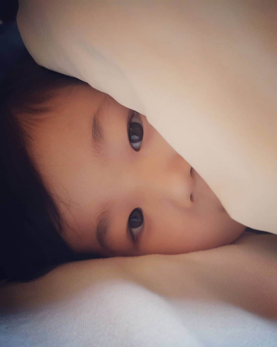 山上紗和 さんのインスタグラム写真 - (山上紗和 Instagram)「#赤ちゃん返り  ずっと膝の上に居ます🤢」4月12日 11時57分 - moon_sawa