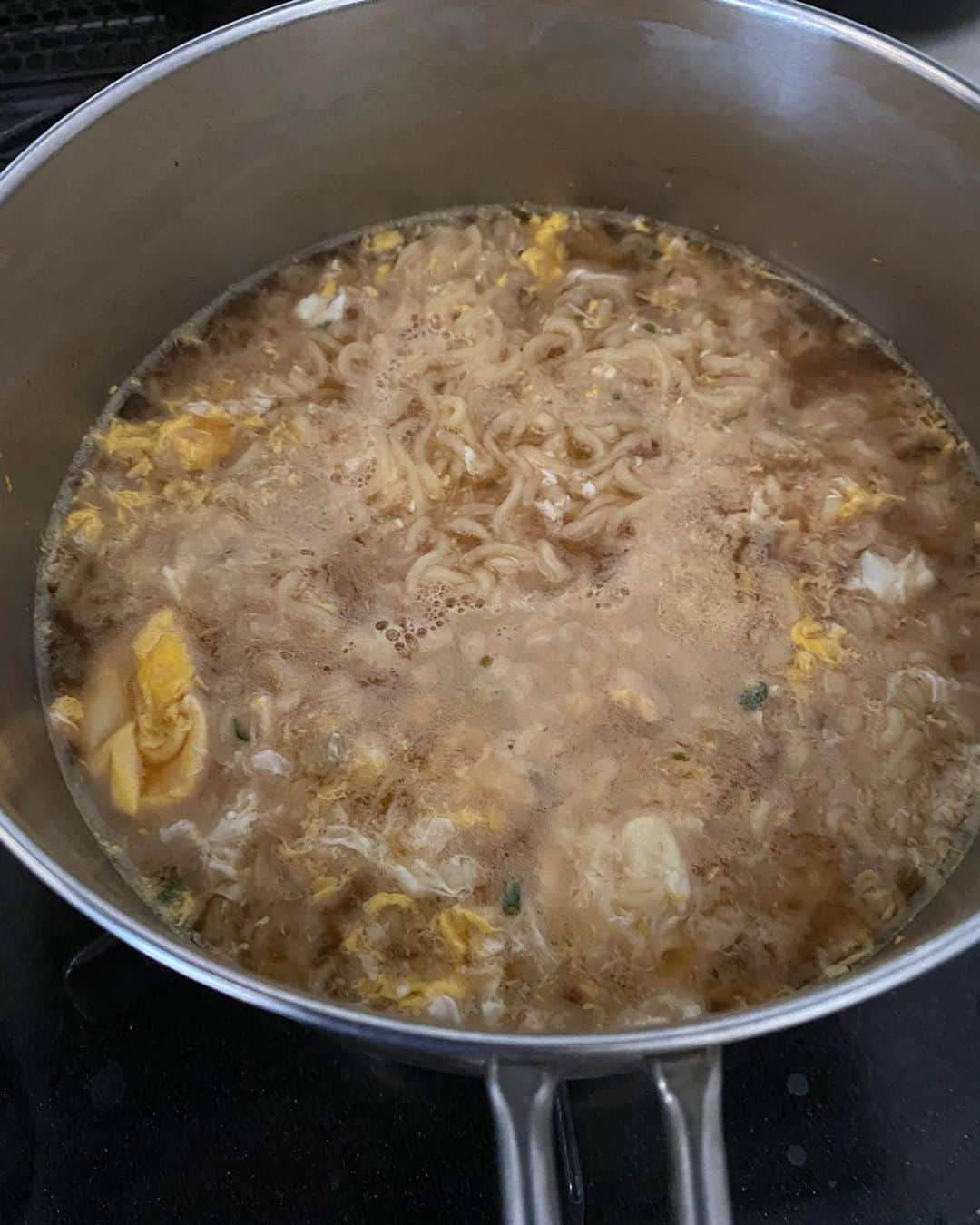 朝日光輝さんのインスタグラム写真 - (朝日光輝Instagram)「今日のお昼《サッポロ一番みそラーメン》🍜 昔から色々な食べ方してきたけど！  シンプルに卵だけ入れる！！ これが個人的に最高🤤🤤🤤 最近料理の動画多いので！  私も✨  料理？動画ついてます！笑🤗 * * * * * * * * * * * * #stayhome #ステイホーム#おうち時間 #お昼#ラーメン#サッポロ一番みそラーメン #インスタントラーメン #シンプル#昔ながらの味#最高#美味しい#男飯#料理#なのか？#美容師#ヘアメイク」4月12日 12時12分 - mitsuteru_asahi