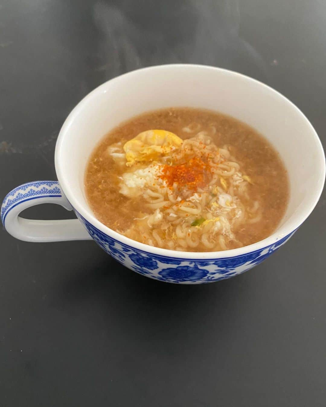 朝日光輝さんのインスタグラム写真 - (朝日光輝Instagram)「今日のお昼《サッポロ一番みそラーメン》🍜 昔から色々な食べ方してきたけど！  シンプルに卵だけ入れる！！ これが個人的に最高🤤🤤🤤 最近料理の動画多いので！  私も✨  料理？動画ついてます！笑🤗 * * * * * * * * * * * * #stayhome #ステイホーム#おうち時間 #お昼#ラーメン#サッポロ一番みそラーメン #インスタントラーメン #シンプル#昔ながらの味#最高#美味しい#男飯#料理#なのか？#美容師#ヘアメイク」4月12日 12時12分 - mitsuteru_asahi