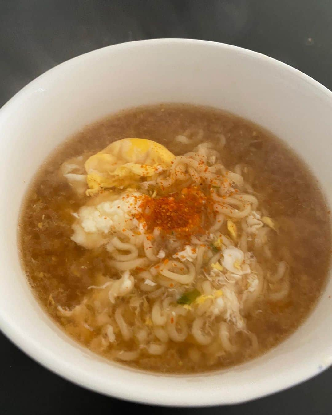 朝日光輝さんのインスタグラム写真 - (朝日光輝Instagram)「今日のお昼《サッポロ一番みそラーメン》🍜 昔から色々な食べ方してきたけど！  シンプルに卵だけ入れる！！ これが個人的に最高🤤🤤🤤 最近料理の動画多いので！  私も✨  料理？動画ついてます！笑🤗 * * * * * * * * * * * * #stayhome #ステイホーム#おうち時間 #お昼#ラーメン#サッポロ一番みそラーメン #インスタントラーメン #シンプル#昔ながらの味#最高#美味しい#男飯#料理#なのか？#美容師#ヘアメイク」4月12日 12時12分 - mitsuteru_asahi