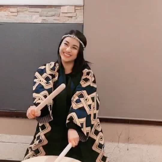 川上舞乃のインスタグラム：「yunafamiry のみんなお待たせーっ‼️学生さんが多いと思うのですが、自宅で新学期に不安を抱えてるかと思います…  動画を見て祐奈ちゃんの笑顔に癒されましょう☺️ ステイホーム頑張ろーっ  ドンドンっ！！ #平祐奈 #yunafamiry  #yunatube #和太鼓」
