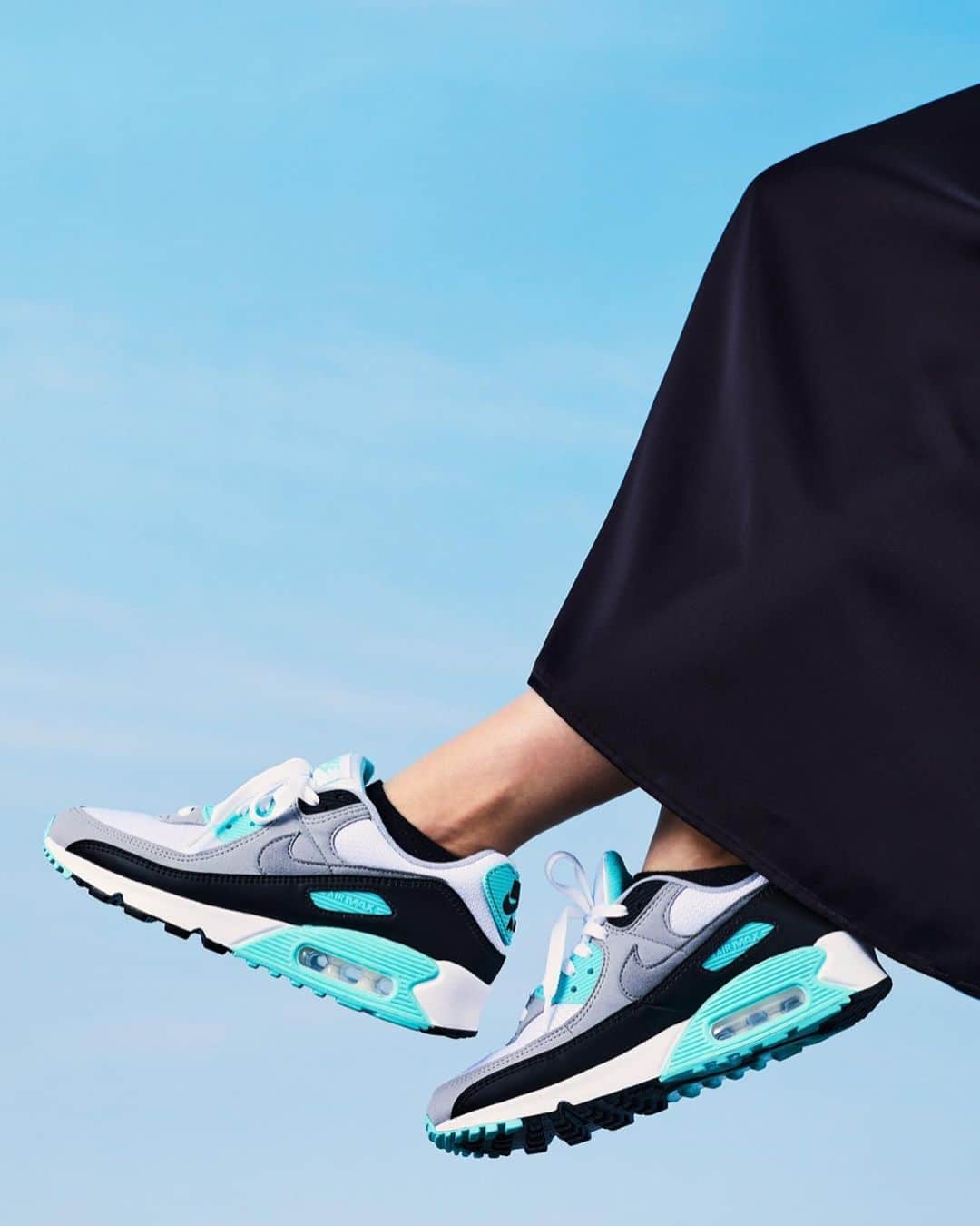 のインスタグラム：「AIR MAX90👟 ミントカラーが可愛い☺︎ 永遠に歩けそうなくらいに軽くて、履き心地抜群でした◎ 外で遊べるようになったら沢山履きたいな〜☺️🌸」