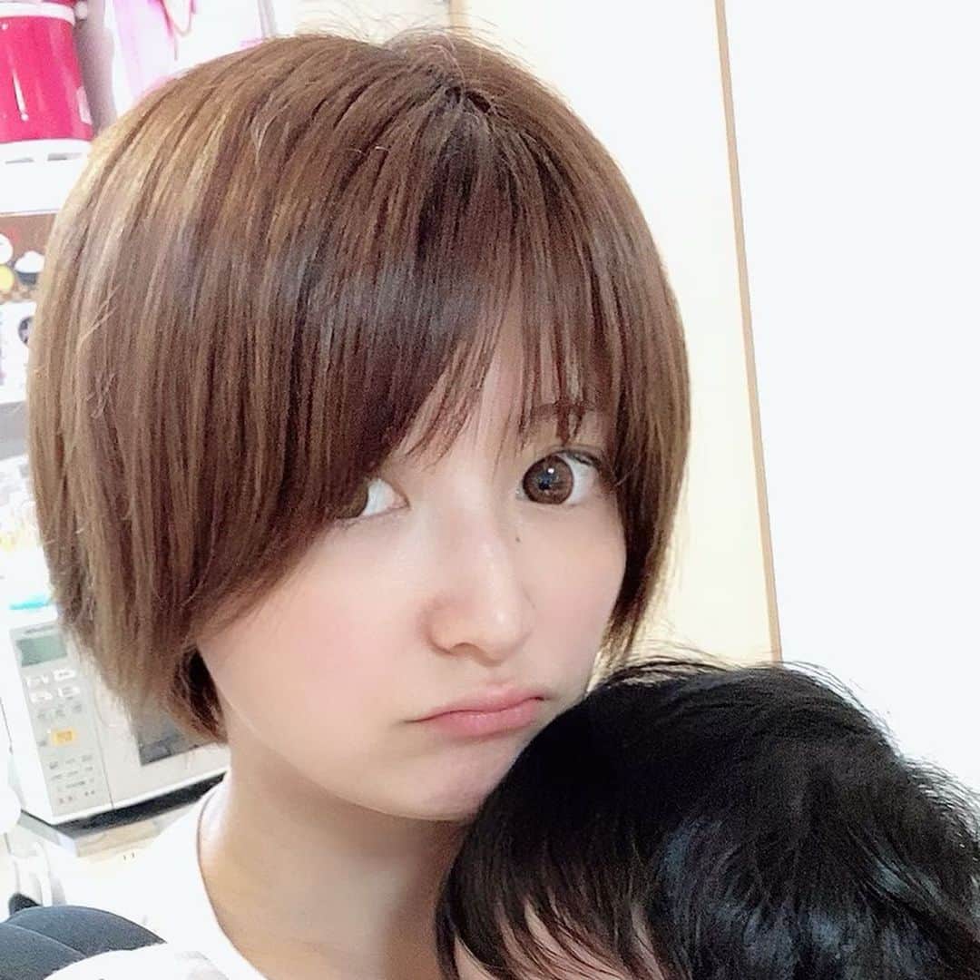 矢口真里さんのインスタグラム写真 矢口真里instagram 美容院行けないから髪の毛伸び伸びのバッサバサ まっでも 息子も後ろ髪バサバサだからお揃いだしいっか W しっかし Ulikeのカメラアプリ盛れるょ 皆さんもお家で自撮りしてみて 鏡見るより