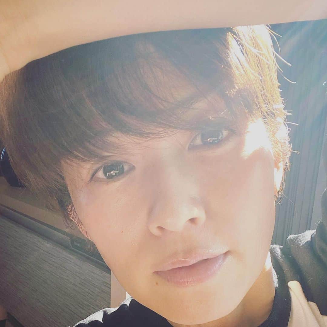 畑野ひろ子のインスタグラム：「@momoko.kawakami に教えてもらって 2ヶ月前から使い始めている、オバジ25。 ビタミンCって大事ですね😊  自分時間も計画をたててみよう。 子供達と一緒に時間割を作ってみようかな？」