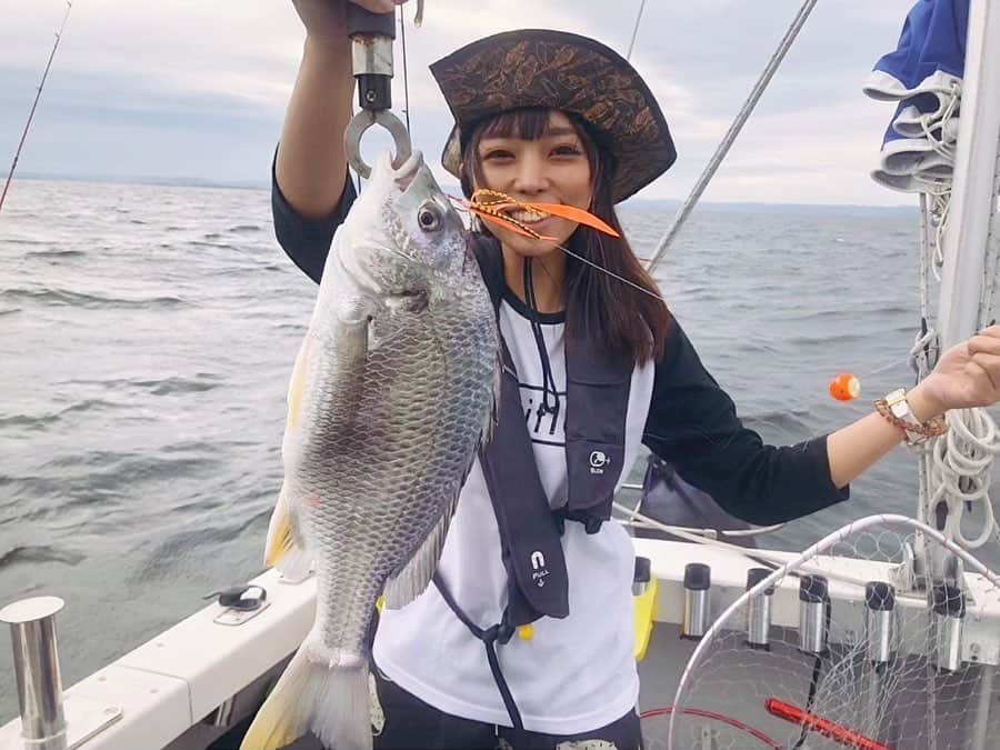 弘松芹香のインスタグラム：「タイラバ行ったときの🎣✨ 一投目でいきなりキビレ釣れたやつ！！！ タイ、マゴチ、ホウボウ、フグ、サメ、エソ 色々釣れてめちゃくちゃ楽しかったな〜😈✨✨」