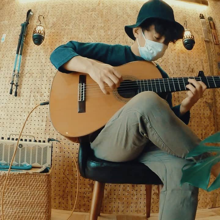 ダイスケのインスタグラム：「どうぶつの森のOP曲は歴代どれも素敵で、必ず曲の後半で心ふるわす転調だったり素敵なコード感があるよね🏠⛰ 今作あつ森のOPもエンドレスして耳コピして弾いてみました🌞🌲🌲🌲 #あつまれどうぶつの森  #あつ森  #あつ森bgm  #どうぶつの森 #animalcrossing  #動物森友會」