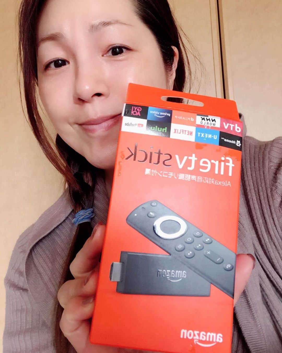 井上貴子のインスタグラム：「宅急便きたーーー！！！ ドラマオタクのアタシ。  4月から始まるやつが 当然撮影が中断している…  なので Amazonプライムで 海外ドラマを 観ているんだけど…  ついに！ 買ってしまった！  GIRLS見終わって  今更だけど グレイズアナトミーに挑戦。  かなりおもしろい^ ^  Happyで^ ^  #井上貴子  #LLPWX #女子プロレス #紅緒と柊音 #トイプードル部 #ドラマオタク #Amazonプライム #fireTVstick #GIRLS #グレイズアナトミー #おうちですごそう #STOPCOVID19 #stayhome」
