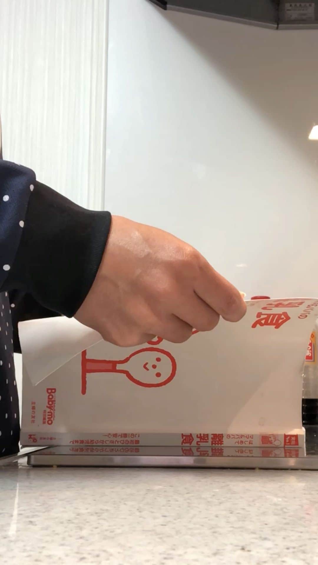 のインスタグラム：「娘の朝ごはんを僕が担当👨‍🍳 とある日のおうちの時間🏠 #stayhome #おうち時間」
