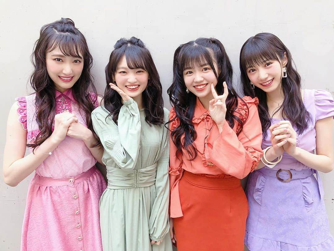 横野すみれさんのインスタグラム写真 - (横野すみれInstagram)「「だって だって だって」💗💚🧡💜﻿ ﻿ ﻿ 5/13発売 NMB48 23rdSingle ﻿ ﻿ だってだってだって のジャケ写のオフショットです🍀﻿ ﻿ ﻿ 初選抜の４人で集合してみました👀﻿ ﻿ それぞれのカラーの衣装が綺麗やなぁ〜☺️☺️﻿ ﻿ ﻿ 私のだいすきなパープル🥰💜﻿ ﻿ 似合ってますか？？﻿ ﻿ ﻿ ﻿ ﻿ ﻿ ﻿ ﻿ ﻿ ﻿ ﻿ ﻿ ﻿ #nmb48﻿ #だってだってだって #newsingle #原かれん #新澤菜央 #貞野遥香 #横野すみれ #nmb6期生 ﻿#colorful #pinkcode #greencode #orangecode #purplecode #instagood #パステルカラー #みんなかわいい #pastelcolors #fashiongram #kawaii」4月12日 14時52分 - yokono_sumire