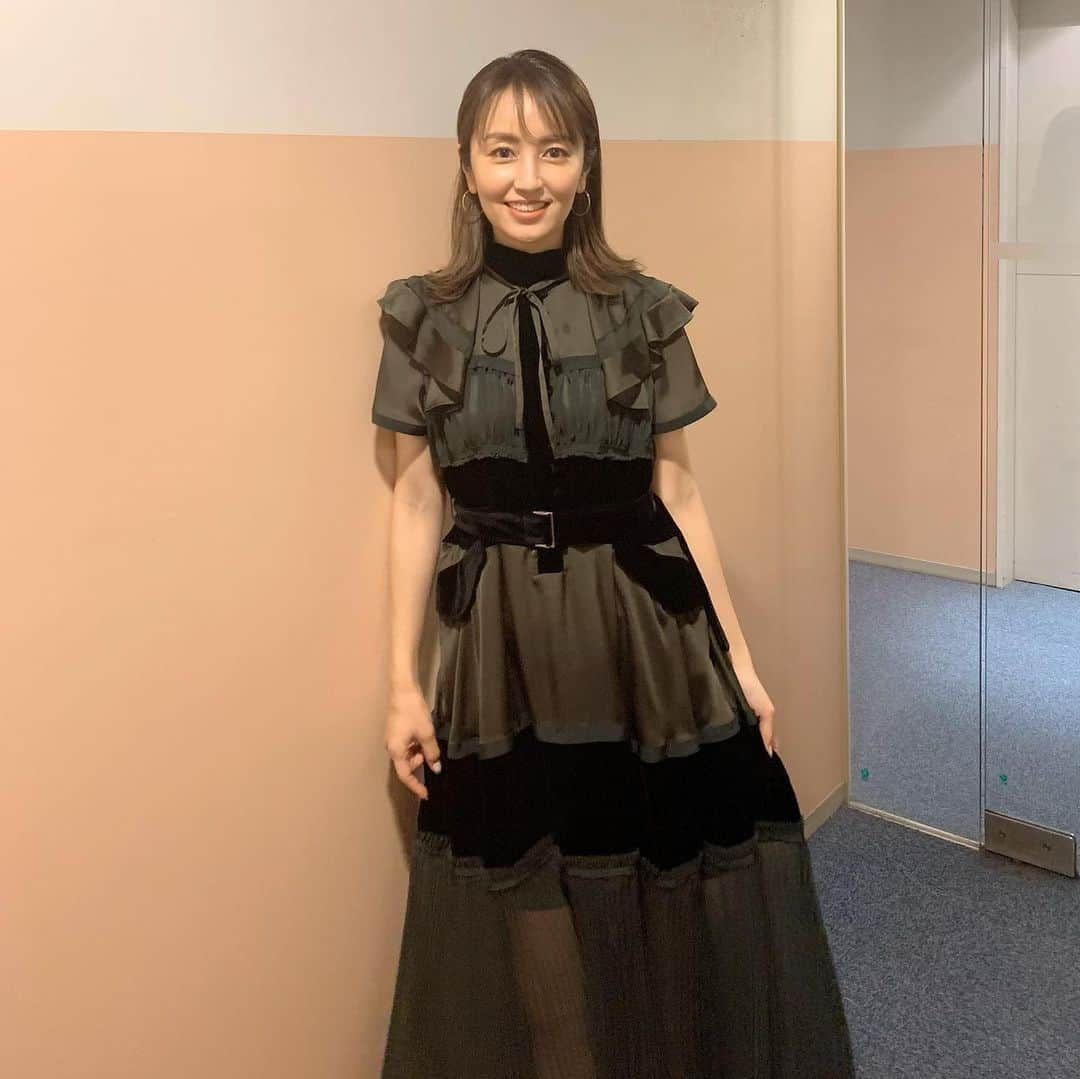 矢田亜希子さんのインスタグラム写真 - (矢田亜希子Instagram)「【オンエア】 2020年4月16日(木)19：58〜21：48 テレビ東京『主治医が見つかる診療所』 #テレビ東京#主治医が見つかる診療所 #いつも勉強になることばかり#みなさまぜひご覧ください 衣装のワンピースは @sacaiofficial  #sacai#サカイ 靴は @manoloblahnikhq  #manoloblahnik #マノロブラニク」4月12日 15時12分 - akiko_yada