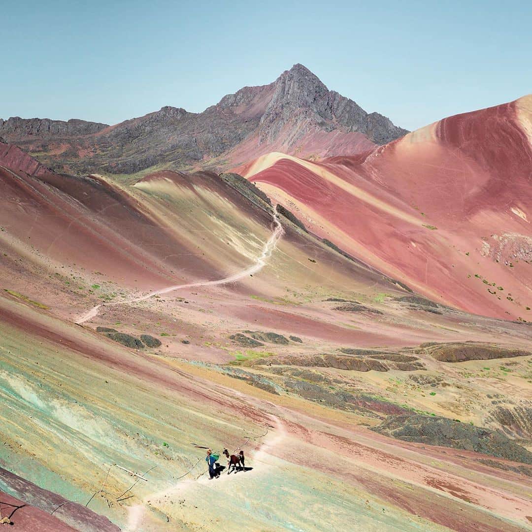Instagramさんのインスタグラム写真 - (InstagramInstagram)「#HelloFrom Vinicunca, or Rainbow Mountain, located in the Peruvian Andes. We’re dreaming of a trek across this multicolored landscape that’s 17,000 feet (5,200 meters) above sea level.  Photo by @moonmountainman」4月13日 3時05分 - instagram