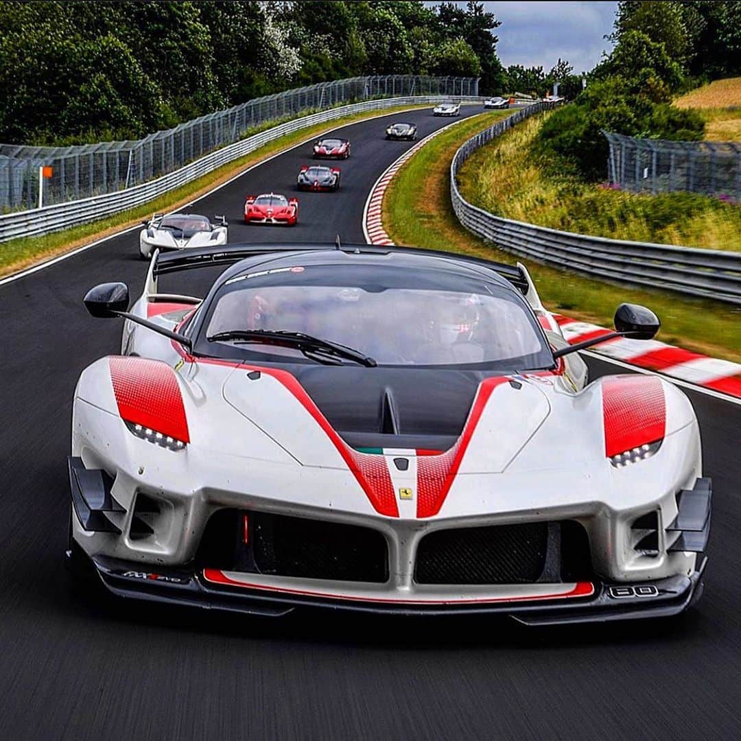 Dirk A. Productionsのインスタグラム：「Happy Easter everyone! 🤲🏁 Tag those who you’re hunting Easter eggs with if we’re in doing it in FXX’s & FXXK EVO’s 😍 #Ferrari #HappyEaster #Easter #Epic #Racetrack #EasterSunday #Racecars #Photo @robertoviva」