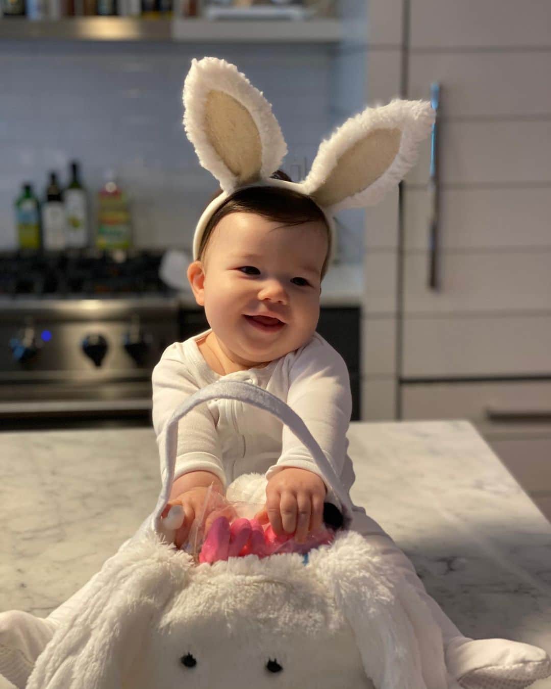サマンサ・フープスさんのインスタグラム写真 - (サマンサ・フープスInstagram)「Happy Easter from my bunny to yours 🐇🐰🐣」4月13日 1時36分 - samanthahoopes