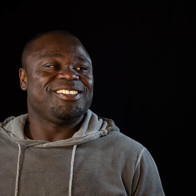 ゲーラルド・アサモアのインスタグラム：「Frohe Ostern euch und euren Liebsten! 😊🙏🏿🙏🏿 Auch wenn es eine schwierige Zeit ist - genießt die Feiertage und bleibt gesund! 🙌🏿 #happyeaster」