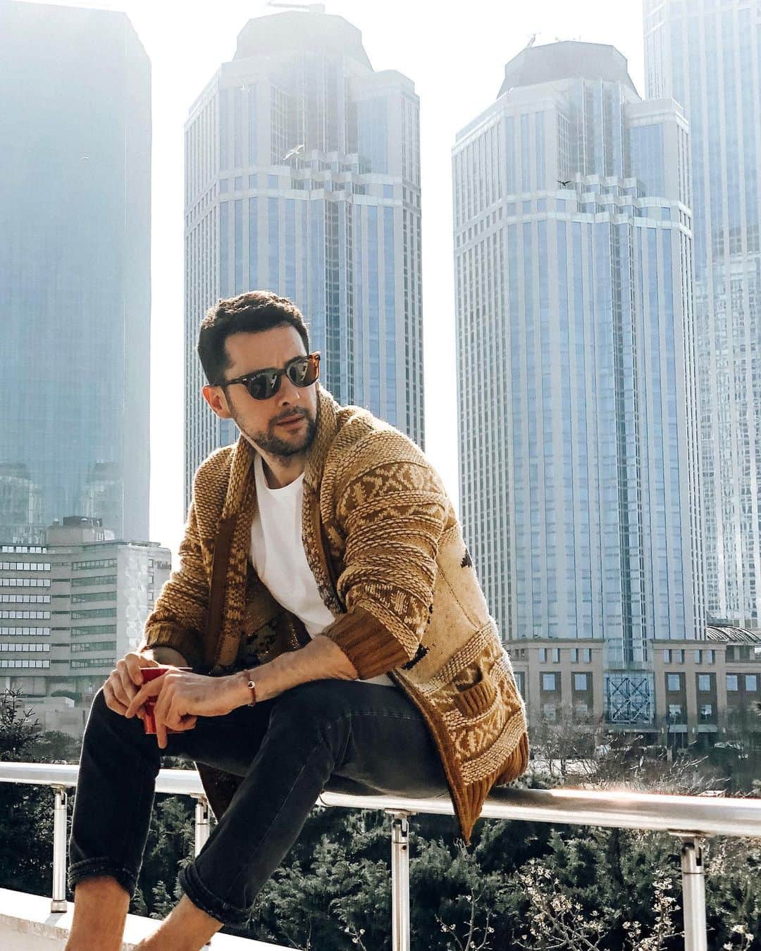 Sezgin YILMAZのインスタグラム：「evde kalın ve azıcık mantıklı konuşun..」