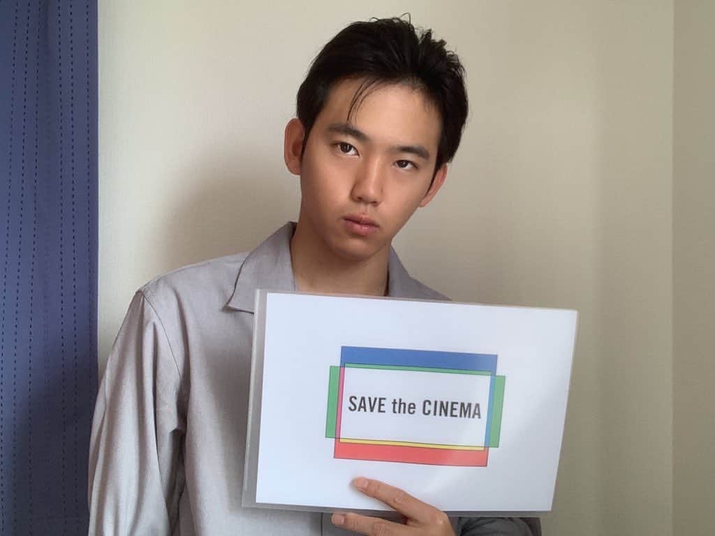 のインスタグラム：「ミニシアター・映画館に感謝の意を込め、役者として今出来ることをやろうと思います。 ・ 伝える者としてその場所、伝統を絶やしてはいけないから。 ・ change.org/save_the_cinema ・ #savethecinema  #cinema #covid19 #コロナに負けるな  #コロナに負けない  #役者 #俳優 #actor #支援  #映画 #movie #映画館を救え」