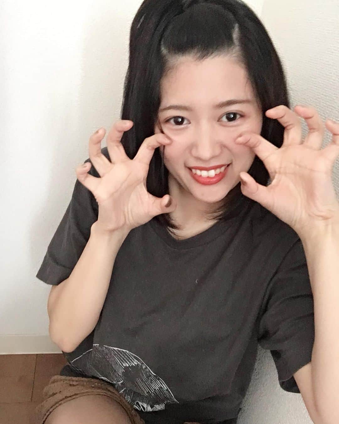 末房莉奈のインスタグラム：「最近することなさすぎて 自撮りばっかりしてるよ〜🥺 #りなちー　#自撮り女子　#可愛いと思ったらいいね #おうち時間」