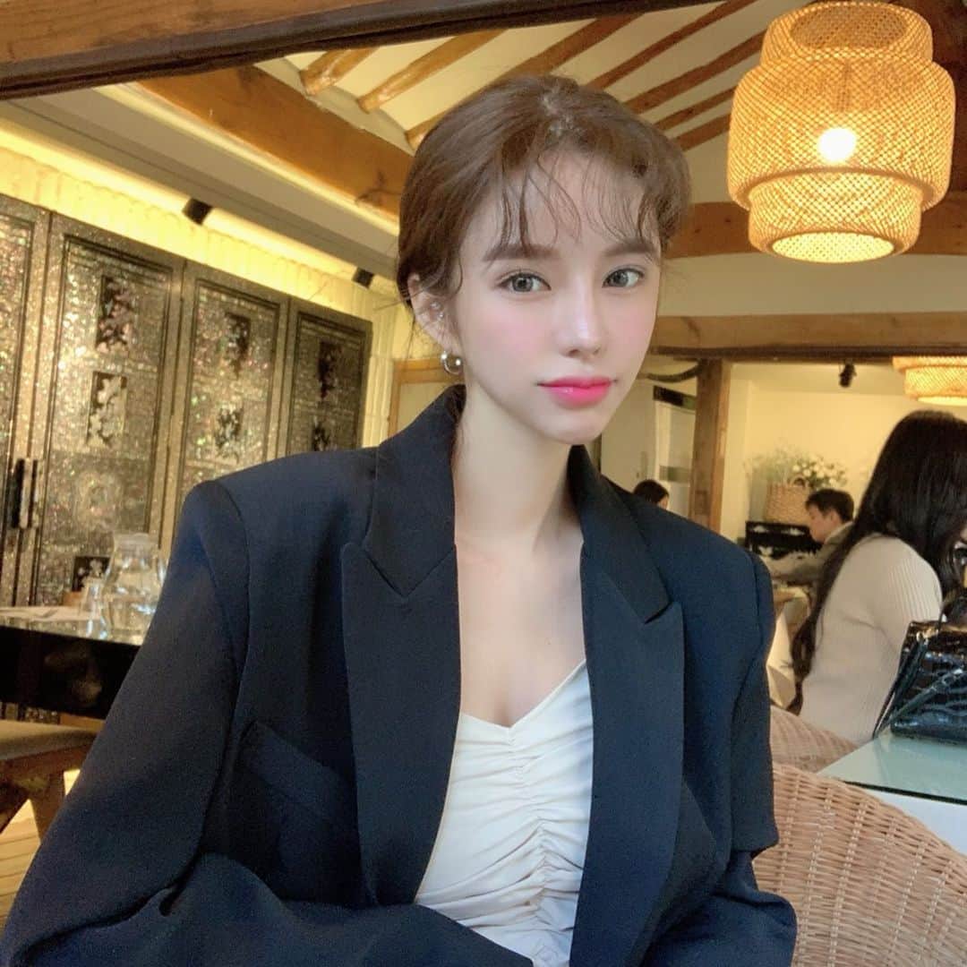 Son Ju Heeさんのインスタグラム写真 - (Son Ju HeeInstagram)「익선동 나들이💛 - #리샵 #익선동」4月12日 18時17分 - juhee__ss