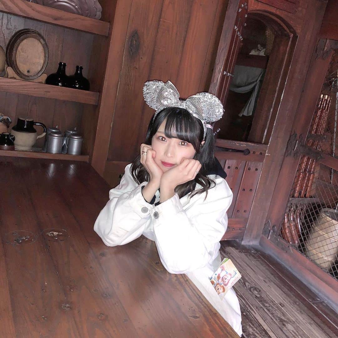 夏木紫帆のインスタグラム：「ディズニーの写真🐭 カチューシャのタグほんとにしまってほしい🚼  はやくコロナが終息して、ディズニー行きたいな🐭 #tokyodisneysea #tdr #tds #東京ディズニーシー #ディズニーシー #ディズニーシーコーデ #ディズニーカチューシャ #被写体になります #disney #disneysea #f4f #fff #followme #me」