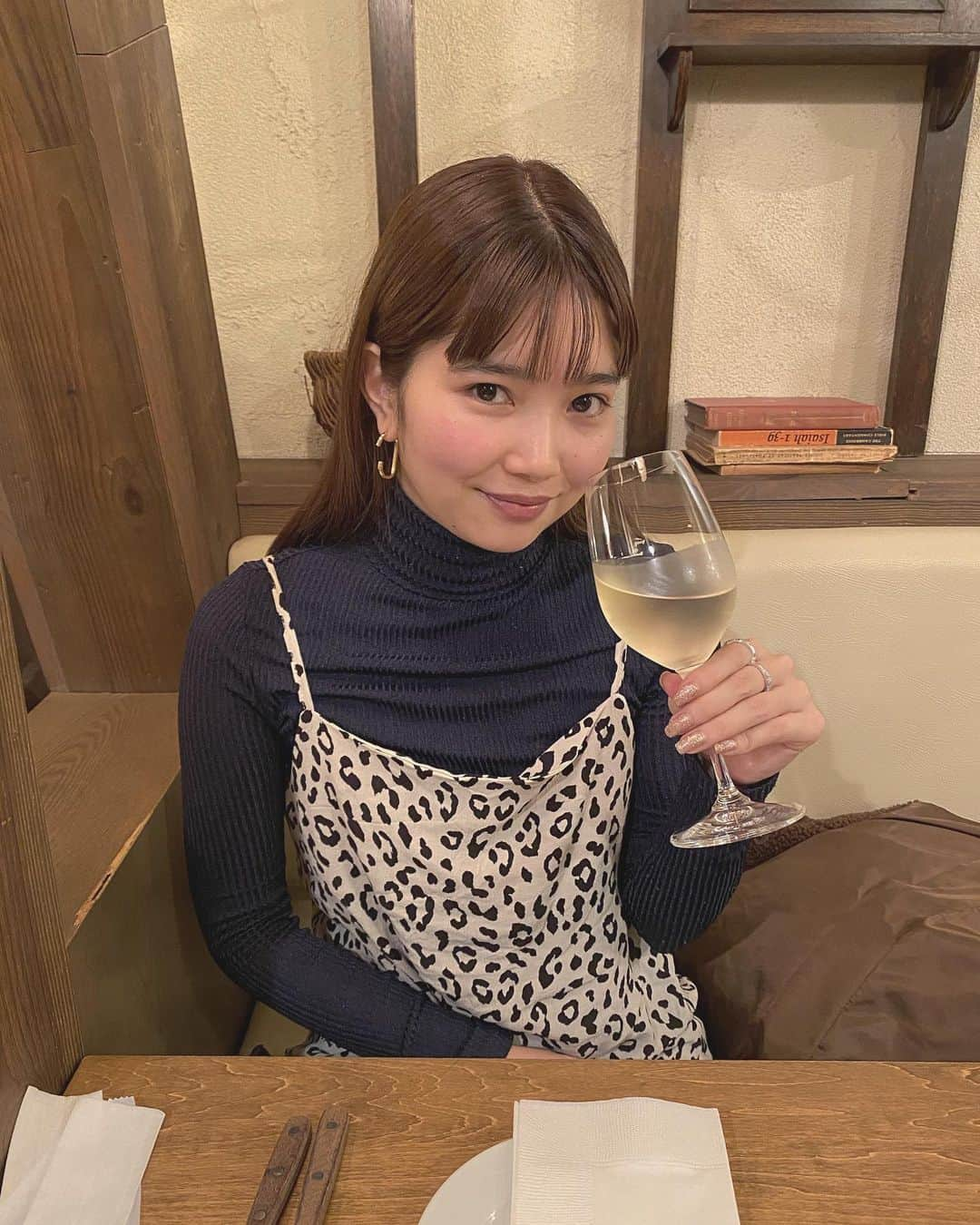 早川真生さんのインスタグラム写真 - (早川真生Instagram)「だいぶ前の...🍷 大好きな人たちと大好きなお酒を飲みに行きたいよ〜〜😫💦﻿ ﻿ 飲んでないのに太るってどうゆうこと🤷‍♀️🤷‍♀️🤷‍♀️ #instalike #instapic #instaphoto#l4l #like4like#follow#instagood」4月12日 18時27分 - hayakawa_mai