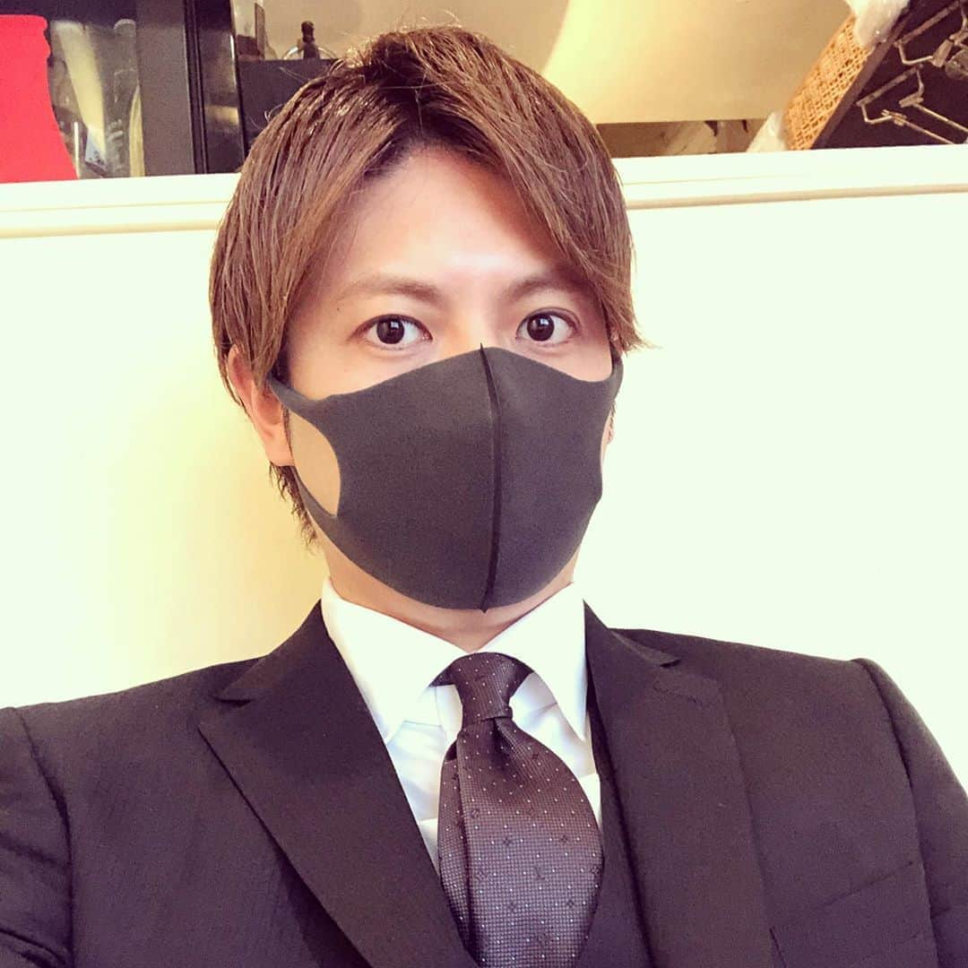 加藤慶祐さんのインスタグラム写真 - (加藤慶祐Instagram)「○移動は自分の車 ○会う場所は、人がいないカフェ ○マスクは外さず ○アルコール除菌して 安全対策の中で、商談‼️ , いい話ができました。 大変な時期だけど攻めるときは攻める . #安全対策#除菌#車#ビジネス#商談#攻める#経営#信頼できる#スーツ#オーダースーツ#ブランド#アパレル#スターリアン#事業#美容#セルフホワイトニング#シャンパン#シャインゴッド#資産運用#投資#人材派遣#コールセンター#マスク#コロナ#コロナ対策」4月12日 18時44分 - katokeisuke_official