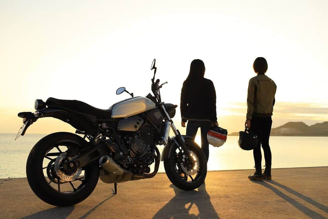 ヤマハ バイクさんのインスタグラム写真 - (ヤマハ バイクInstagram)「「また、一緒に走りに行こうね」﻿ ﻿ -----------------------------﻿﻿﻿﻿ Models:﻿﻿﻿﻿ ときひろみ（@toki_hiromi ）﻿﻿﻿﻿ あさとなおみ（@asato_naomi98 ）﻿﻿﻿﻿ -----------------------------﻿﻿﻿ ﻿﻿﻿ #YAMAHAが美しい #XSR700 #yamahaxsr700 #YAMAHA #neoretro #ネオレトロ #バイクのある風景 #バイクのある生活 #沖縄ツーリング #ヤマハバイクレンタル #ysp那覇曙 #ときひろみ #あさとなおみ #instamoto #motorcyclephotography #motolifestyle #motorcycle #motolife #instamotocycle #bikerlife #bikestagram #okinawa」4月12日 18時44分 - yamaha_bike