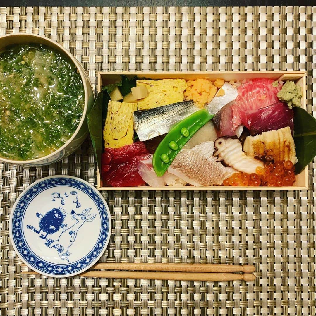 SATOKOさんのインスタグラム写真 - (SATOKOInstagram)「大好きなお寿司屋さんがテイクアウト始めてくれた…まじ神すぎる(*´Д｀*) あ、インスタライブ20時からやりまーす♡ #にしち #テイクアウト #控えめに言って最高」4月12日 18時50分 - fc_satoko