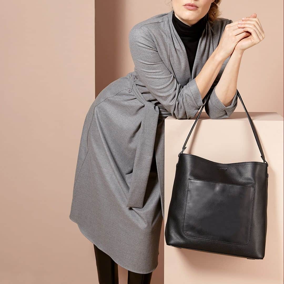 モダルーのインスタグラム：「A contemporary take on a classic shoulder, invest in the Imogen for under £100. Take an extra 20% off the sale price using SALE20 at the checkout #ModaluMoments」