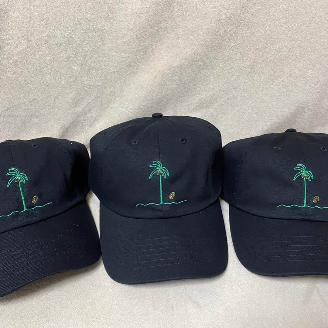 山田愛さんのインスタグラム写真 - (山田愛Instagram)「Palmtree cap 🏝🏀 back:See ya! Black🖤 ・ ヤシの木刺繍キャップ❣️ 後ろはSee ya👋 ・ 前回と同じプロダクトをタッチしBaseに飛んでショップサイトに行けます🙆‍♀️ 質問があればコメントください❤︎ ・  #mono #raglanshirt #art #design #apparel #black #white #1995 #basketball #friends #outfit #nike #palmtrees #bag #hawaii #goodday #cap #camera #basketball #blackandwhite #seeya #photography #サコッシュ #キャップ #ロンT #ラグラン #アパレル #モノクロ #ヤシの木 #カメラ」4月12日 18時55分 - aiyamada_