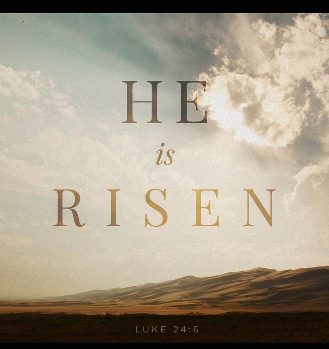 ダニエル・クローリーのインスタグラム：「He is not here, He is risen! Luke 24:6」